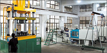 納新設(shè)備油壓機(jī)、注塑機(jī)