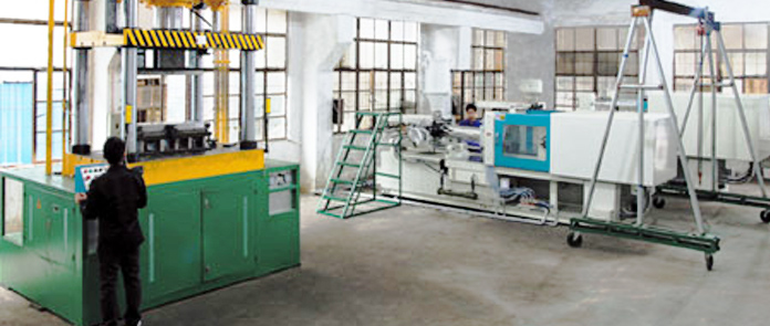 納新設(shè)備油壓機(jī)、注塑機(jī)